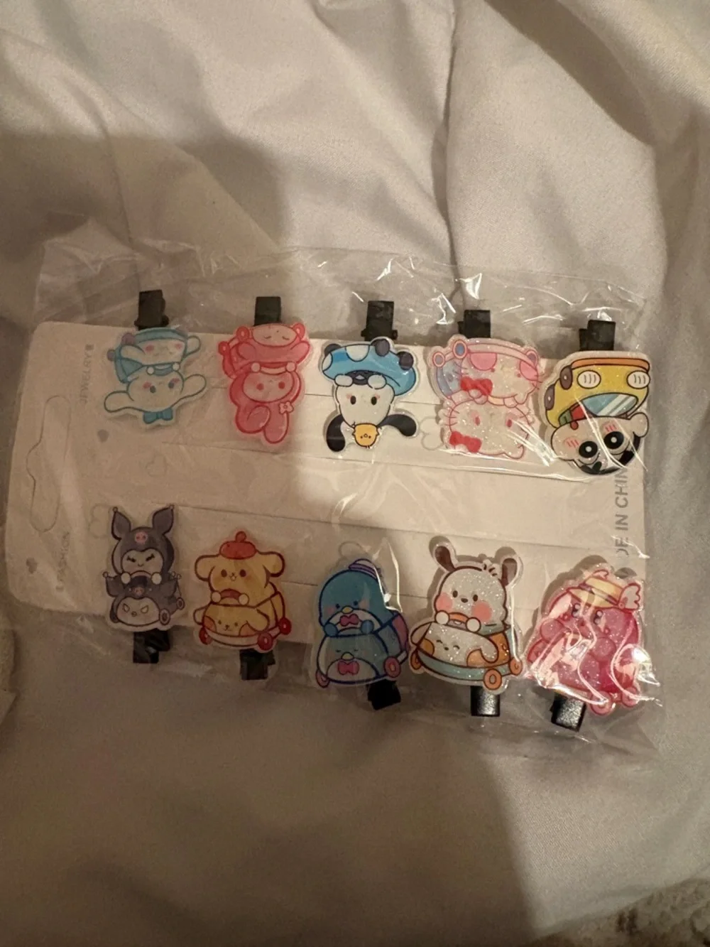 10 new in package Sanrio hair clips‎